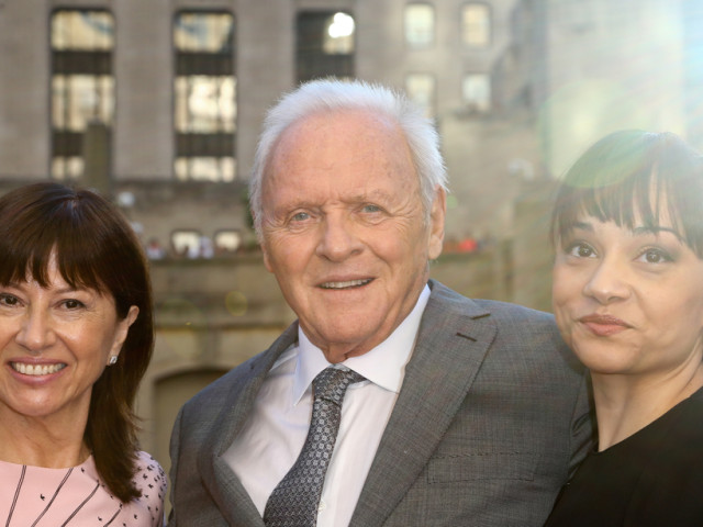 Anthony Hopkins, confundat cu un cerșetor: „Ştii, există un adăpost puţin mai încolo”. Cum arăta actorul