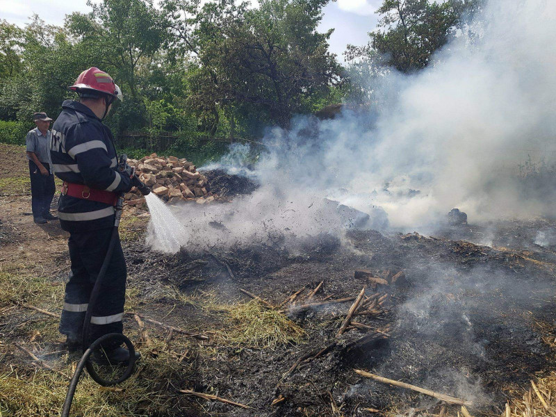 incendiu SM gospodarie Paulian (7)