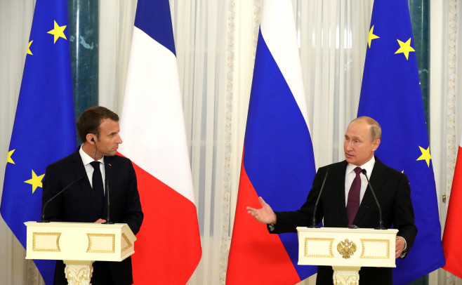 macron se uita cam stramb la putin - kremlin