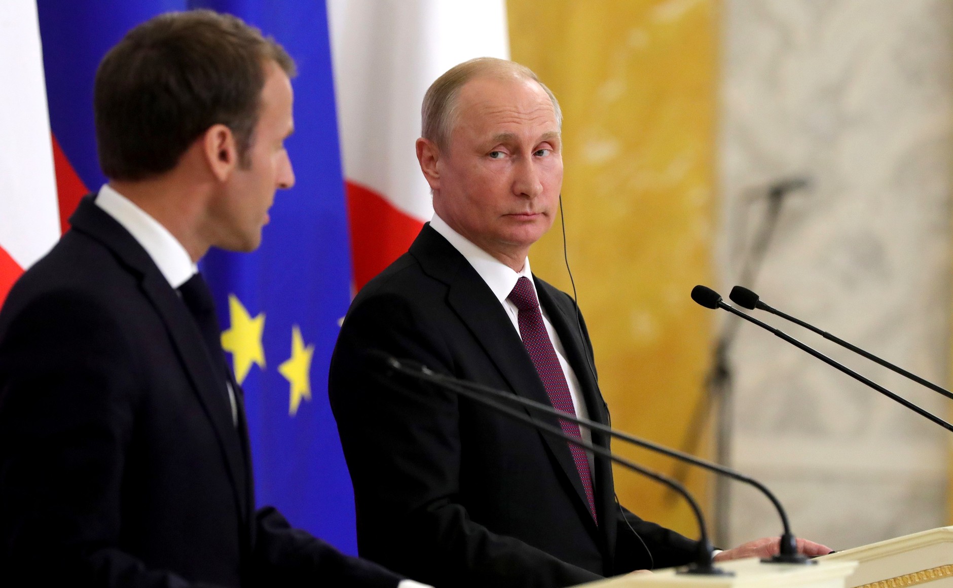 Putin i-ar fi transmis lui Macron că „naționaliștii” de la Mariupol trebuie să depună armele, ca civilii din oraş să poată primi ajutor