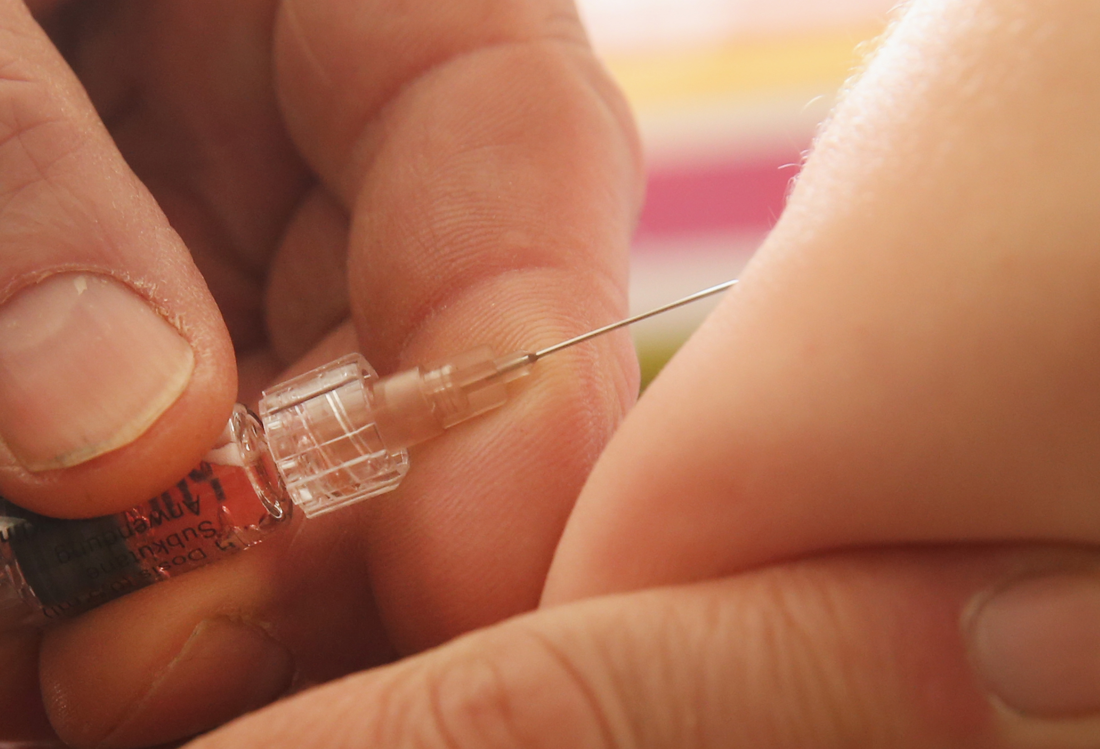 Noua criza a vaccinurilor? Tot mai multi copii, neimunizati impotriva hepatitei B