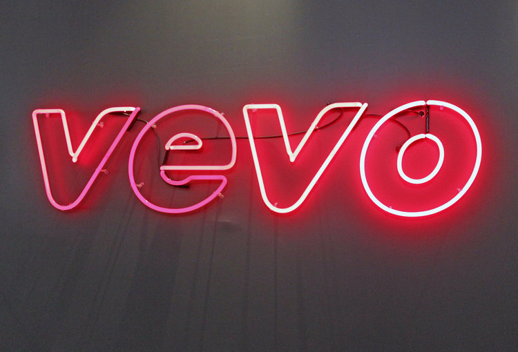 VEVO isi inchide site-ul si aplicatiile