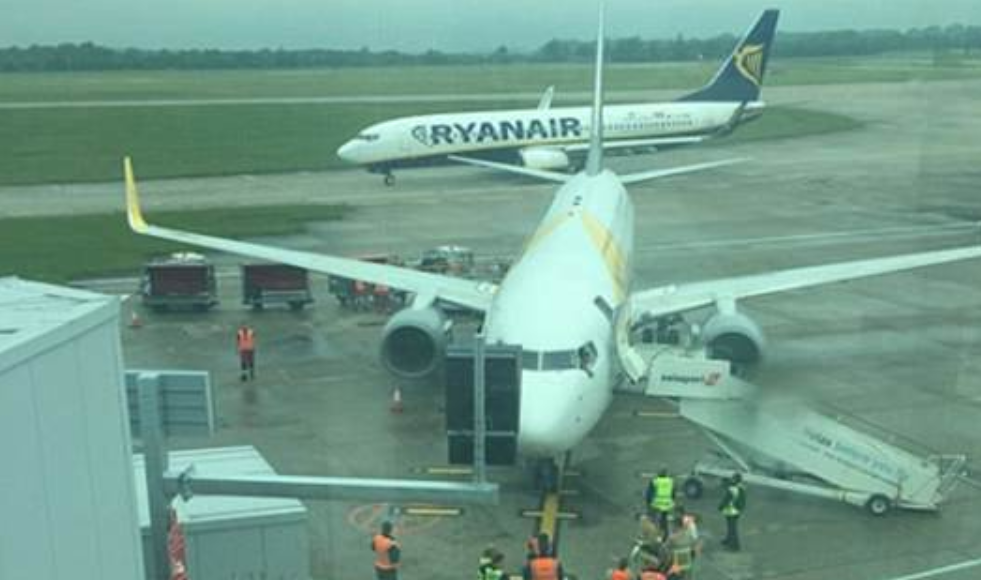 Avion Ryanair lovit de o alta aeronava, pe aeroportul Stanstead din Londra
