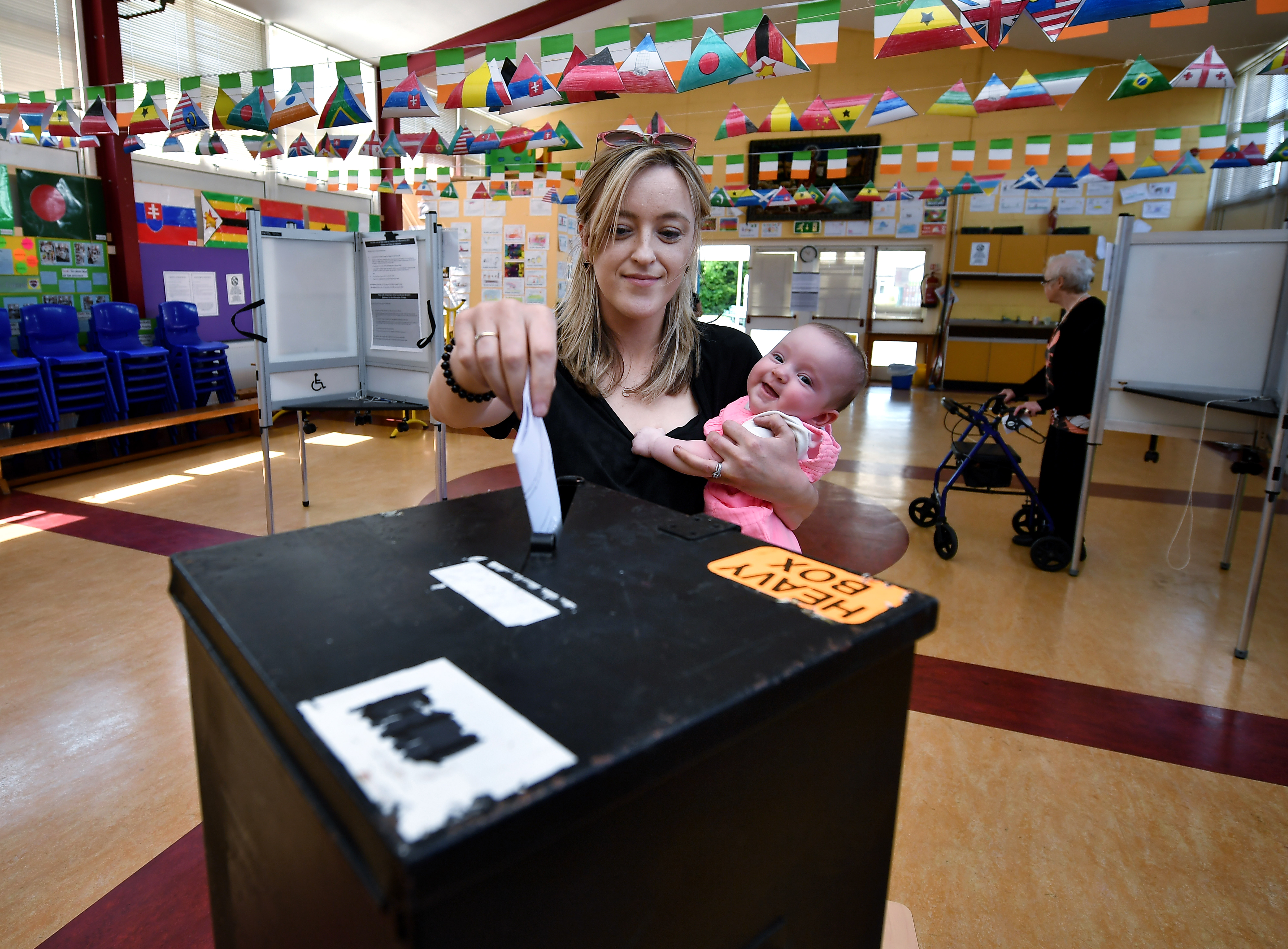 Irlandezii au votat pentru legalizarea avortului