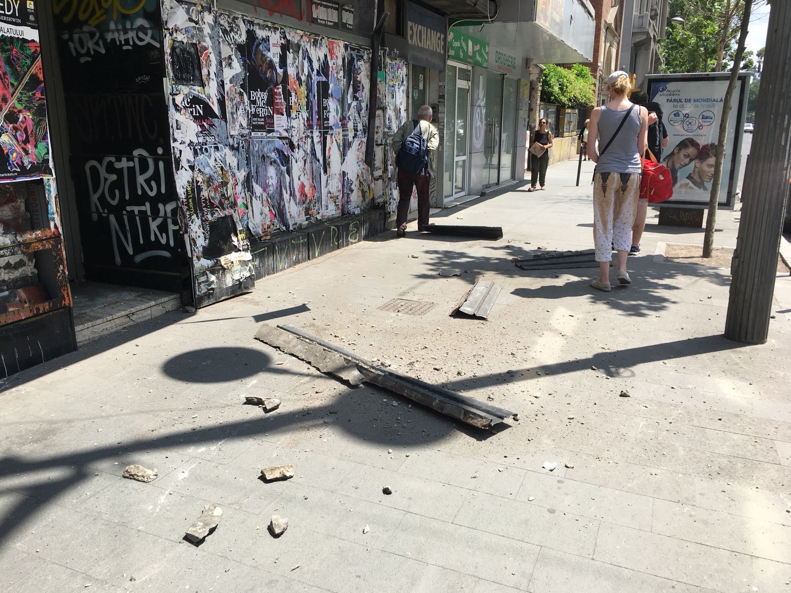 bucati de zid cazut Magheru 210518 (7)