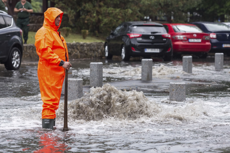 BUCURESTI - INUNDATIE - TINERETULUI