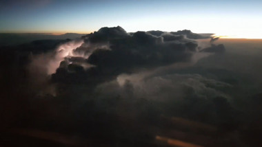 furtuna din avion_tarom