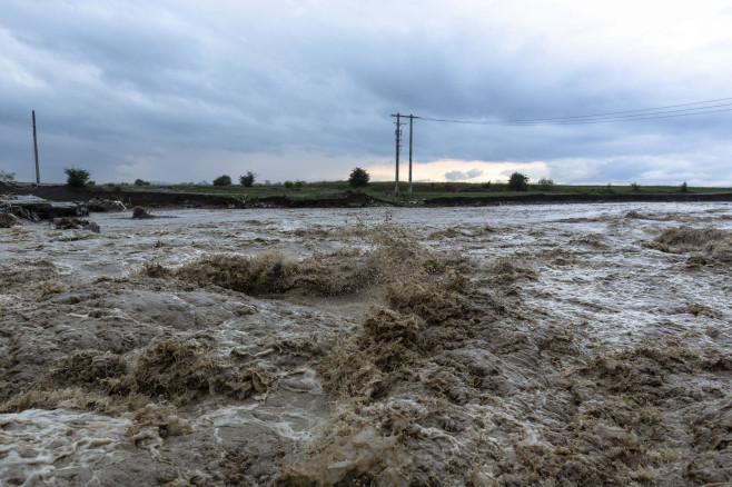 180629_INUNDATII_BUDILA_POD_CALE_FERATA_000_INQUAM_Photos_Liviu_Florin_Albei