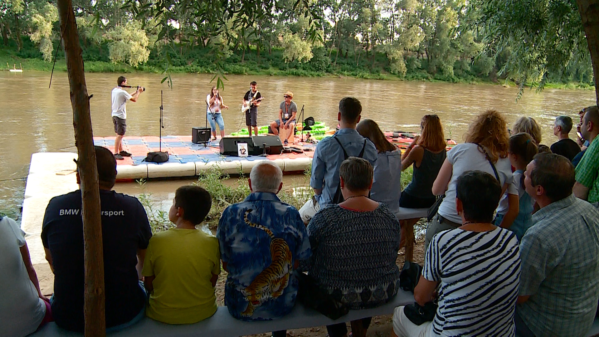 Concerte live, pe Someş, la festivalul muzicii de strada de la Satu Mare