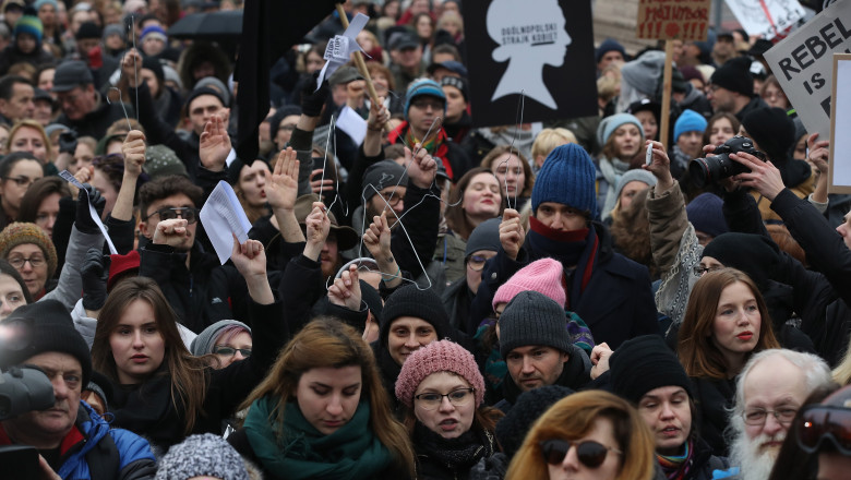 Protest față de înăsprirea legislației privind avorturile în Polonia