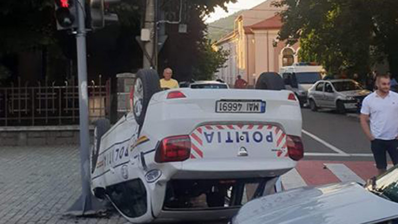 masina politie rasturnata MM foto Radu Conopan