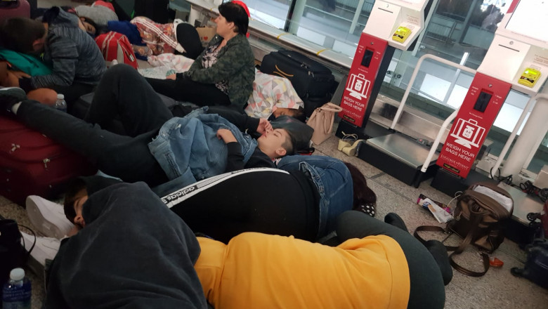 copii blocati aeroport stansted (3)