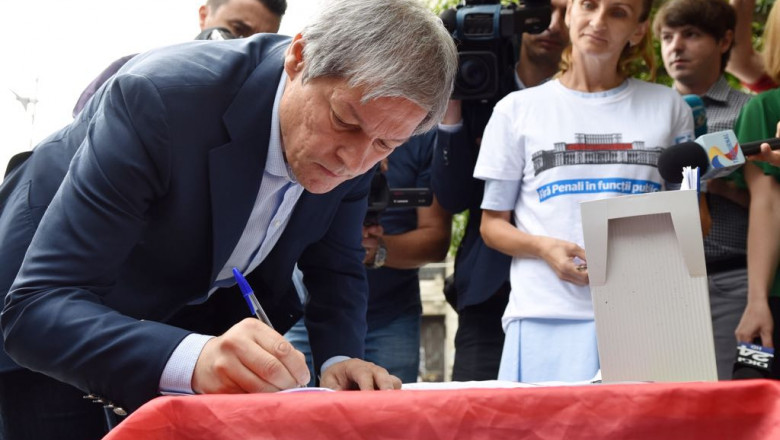 dacian ciolos a semnat initiativa usr_Platforma România 100 (1)
