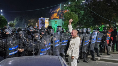 proteste omul in alb 180813_PARASCHIV_01_INQUAM_Photos_Alberto Grosescu