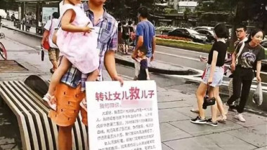 chinez vinde copilul