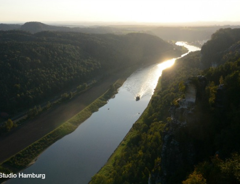 09-DieElbe-Saechsische-Schweiz-von-der-Bastei-cSchieke.jpg