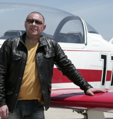 Shaun-and-a-plane-El-Bosque-Air-Force-Academy.jpg