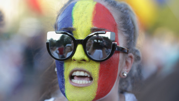 protestatara steag pe fata ganea