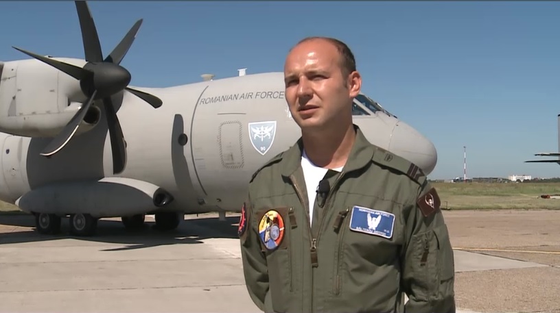 Piloţii romani care au intervenit la incendiile din Grecia au revenit in ţara