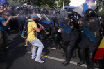 gaze lacrimogene protest piata victoriei 10 august_inquam ganea (2)