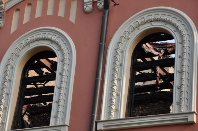 a doua zi dupa incendiu Episcopia Greco Catolica Oradea (2)