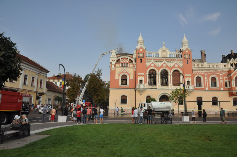 a doua zi dupa incendiu Episcopia Greco Catolica Oradea (9)