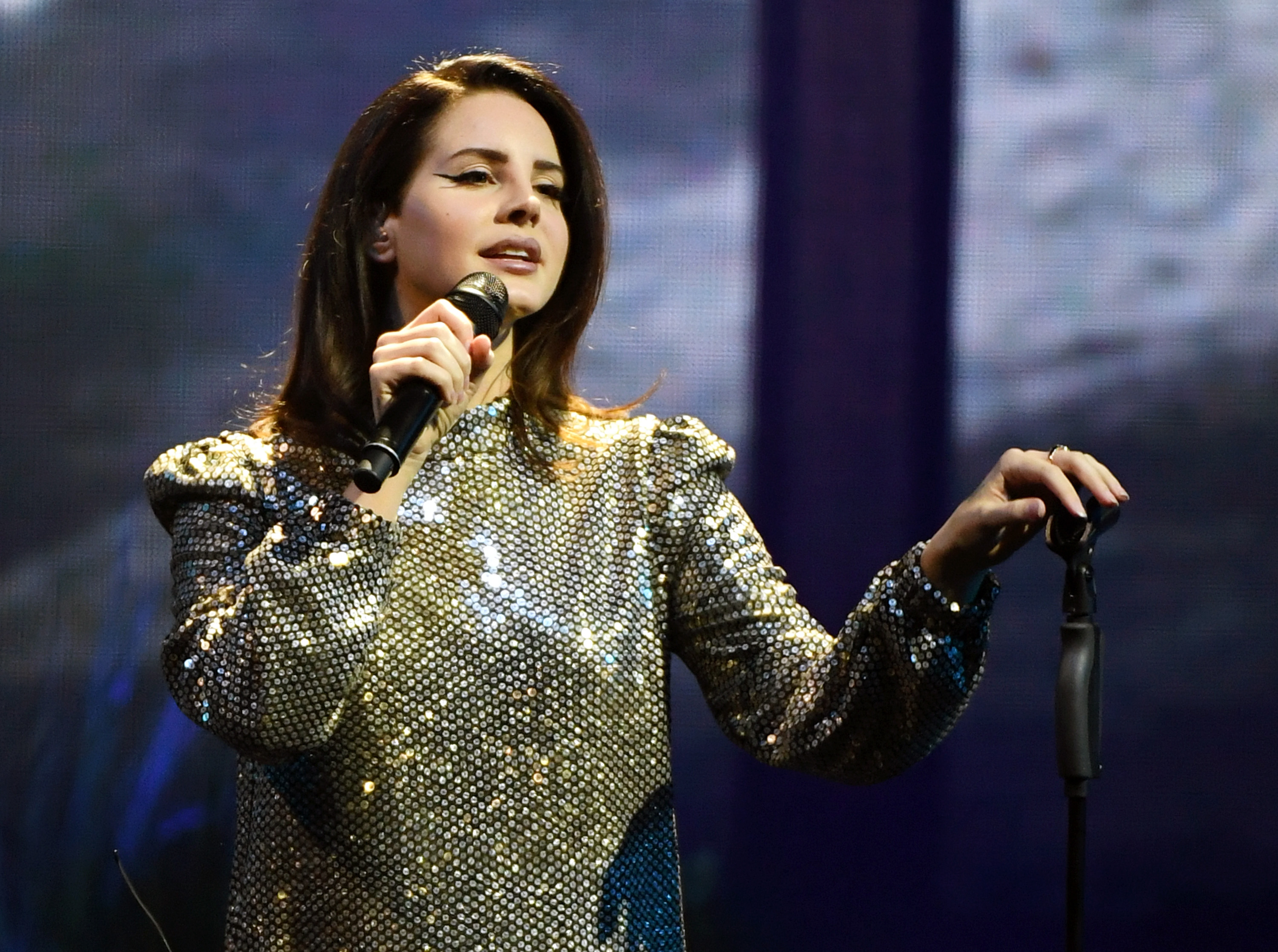 Cântăreața Lana Del Rey, „ceartă aprinsă” cu fotografi care au urmărit-o la Paris: Niște nenorociți