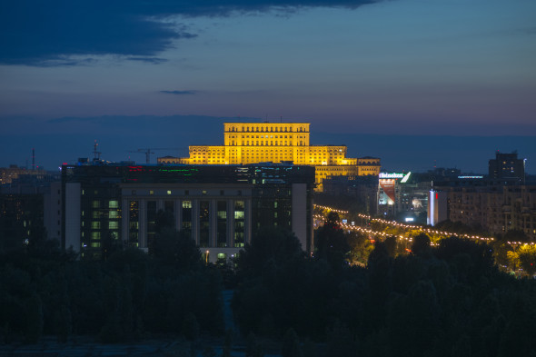 bucuresti romania cer casa poporului parlament vreme meteo seara