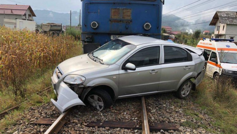 accident-feroviar-masina-lovita-de-tren-maramures