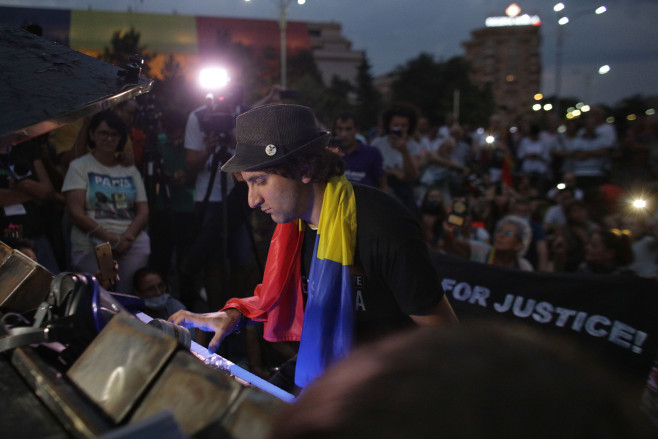 20180908195515_OGN_9712-01protest pian victoriei 8 septembrie Inquam Photos Octav Ganea