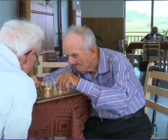 Cămin de bătrâni închis din cauza pandemiei. Zeci de vârstnici, nevoiți să își găsească loc la rude