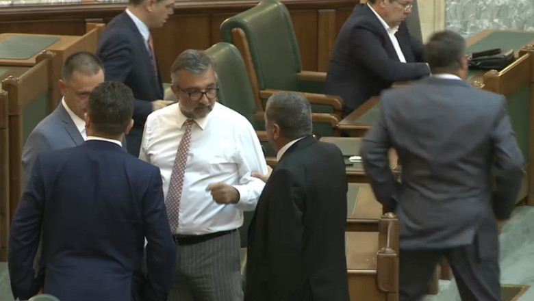 politicieni parlament