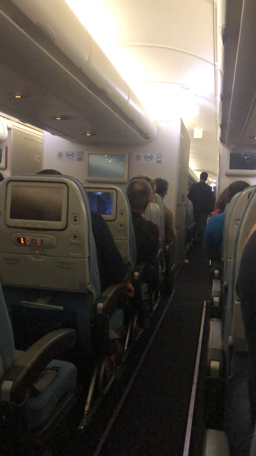 Primele detalii despre pacientul suspect de febra tifoida, din avionul Turkish Airlines care a aterizat de urgenta pe Otopeni