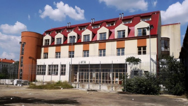 hotel-abandonat-arad-1