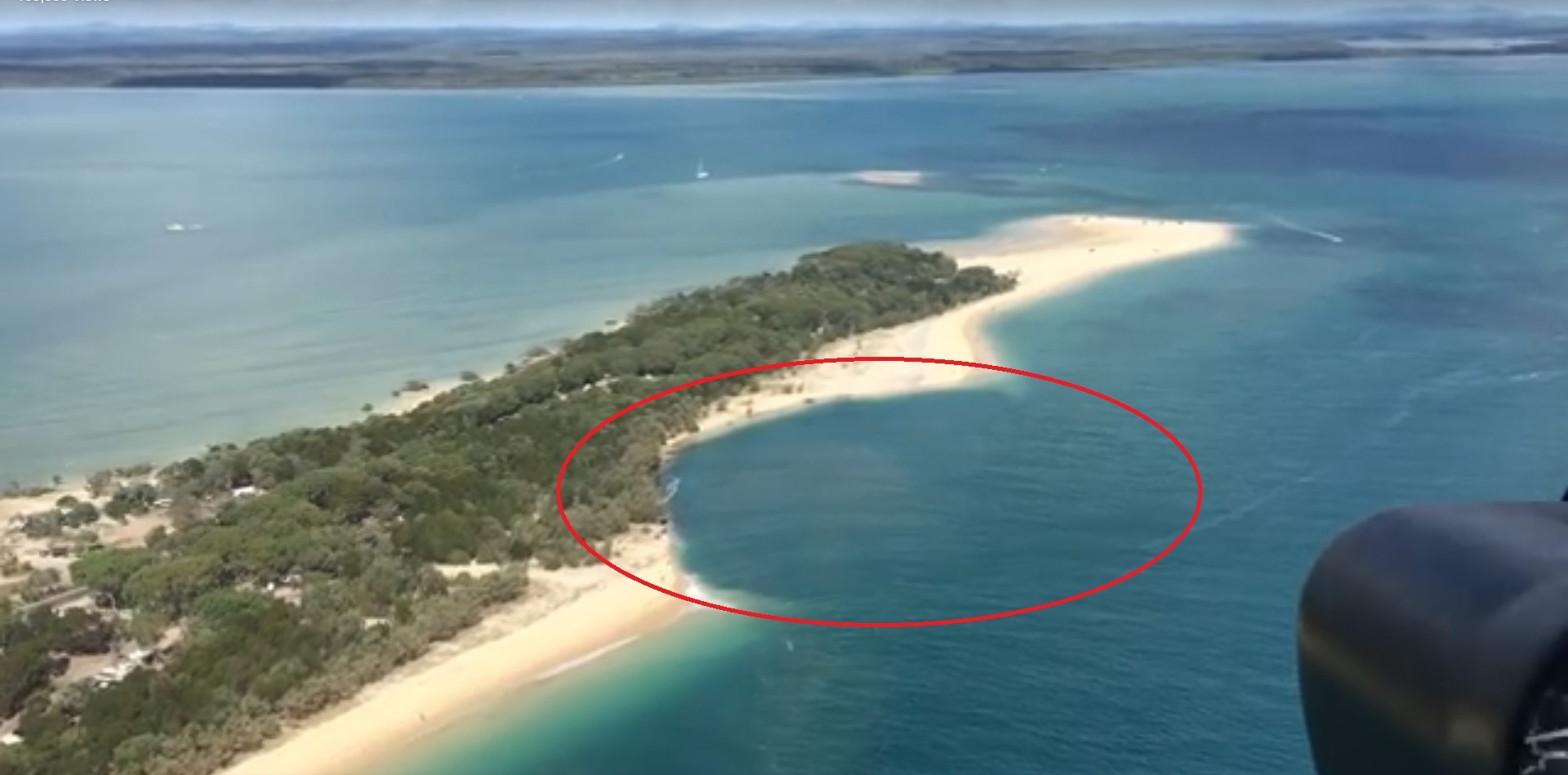 VIDEO. O plaja a fost inghitita de o gaura imensa