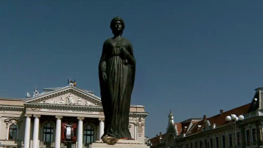 regina maria statuie oradea