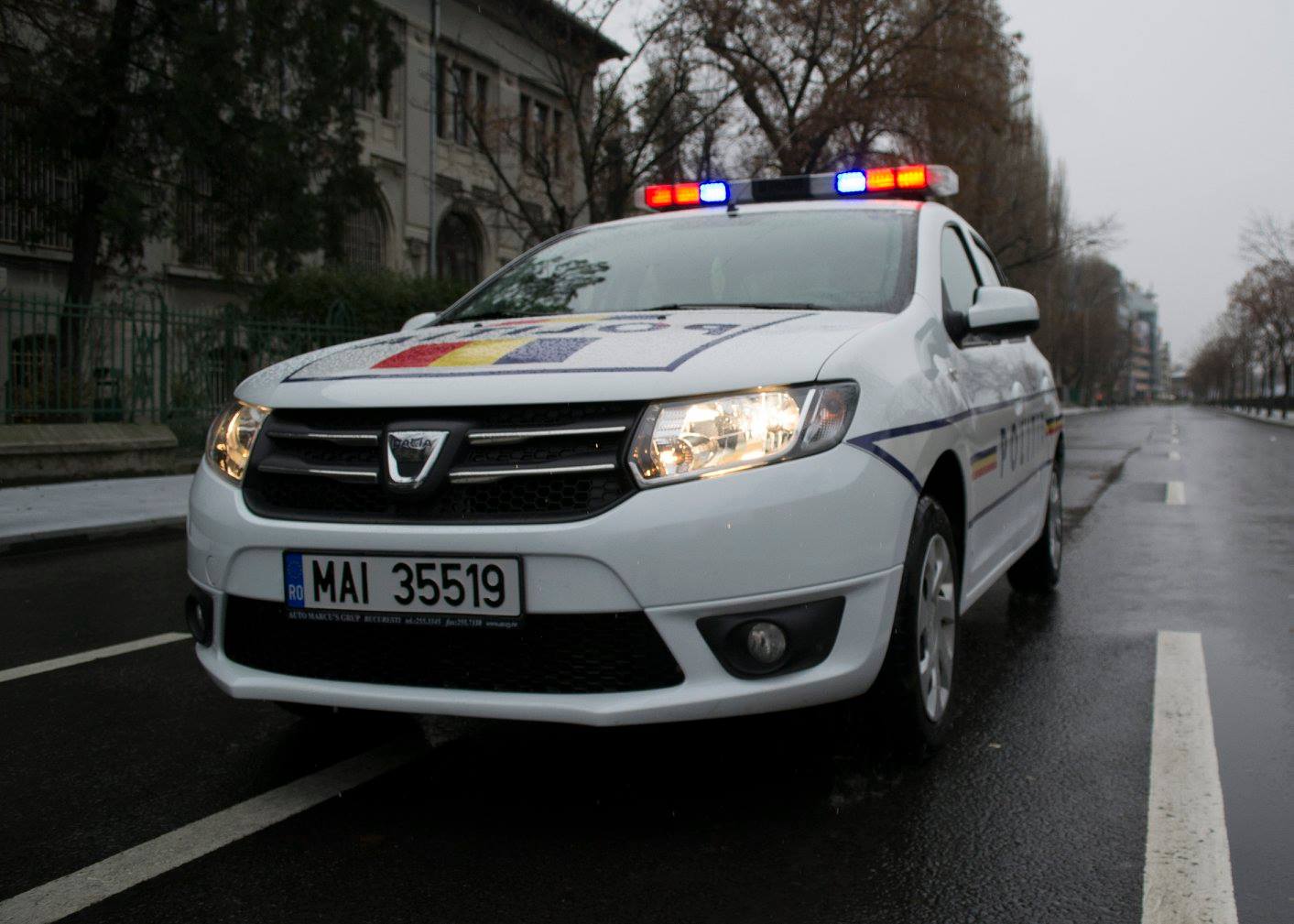 Poliţist de la Serviciul Rutier, lovit in cap de un şofer care depaşise neregulamentar