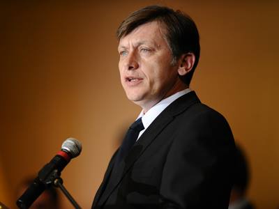 Crin Antonescu: Raman ferm in decizia de nu mai asuma funcţii in politica interna
