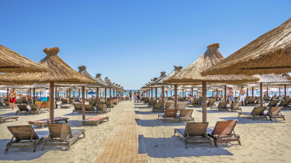 statiunea mamaia mare plaja romania shutterstock_456884284