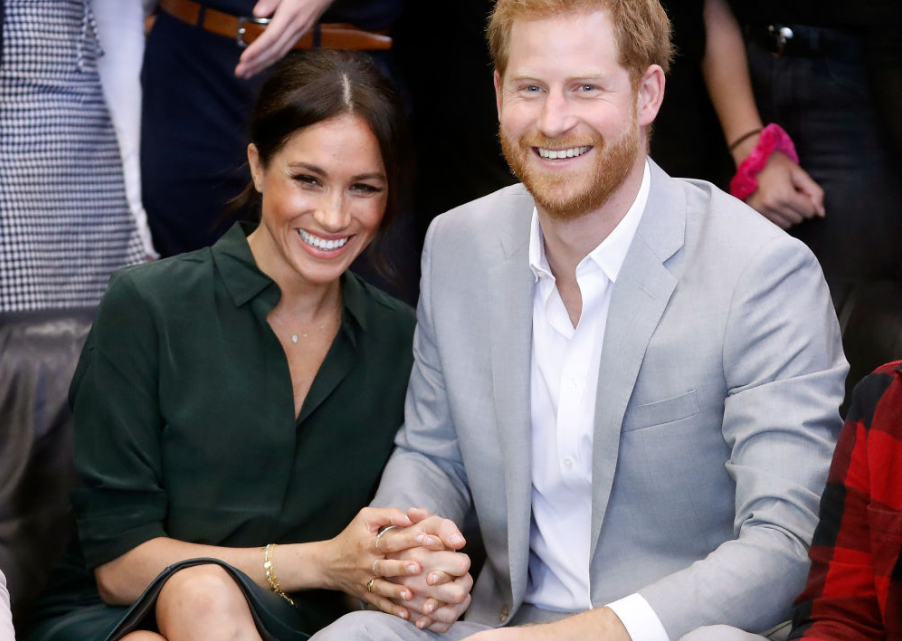 Prințul Harry și Meghan Markle au publicat o imagine rară cu copiii lor, pe felicitarea oficială de Crăciun