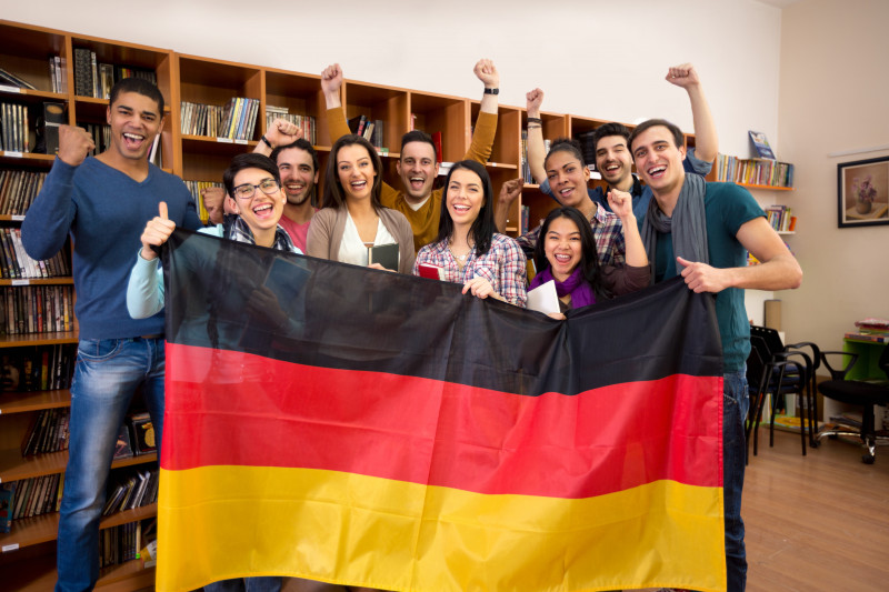 studenti germania steagul germaniei_shutterstock_468378464