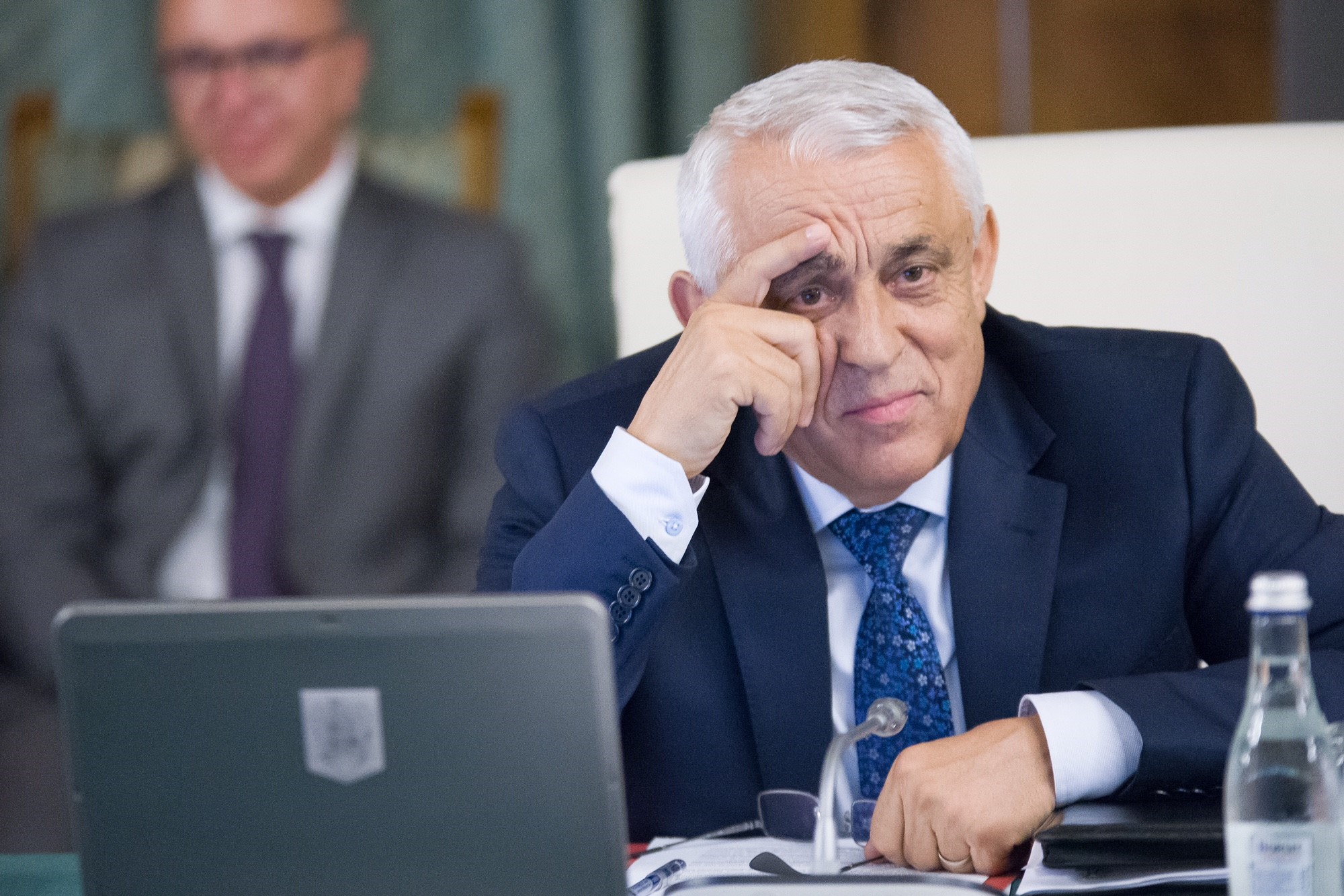 Petre Daea: „Eu vin înainte de 06.00 la serviciu, la 7.30 intru în videoconferinţă cu ţara”