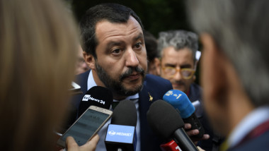 Matteo Salvini vorbește cu ziariștii