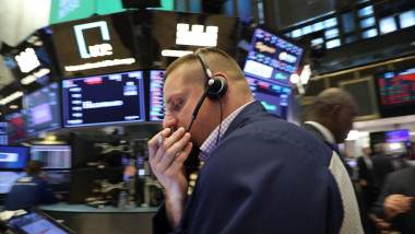 Dow Jones Industrials Average Falls Over 200 As Interest Rates Rises