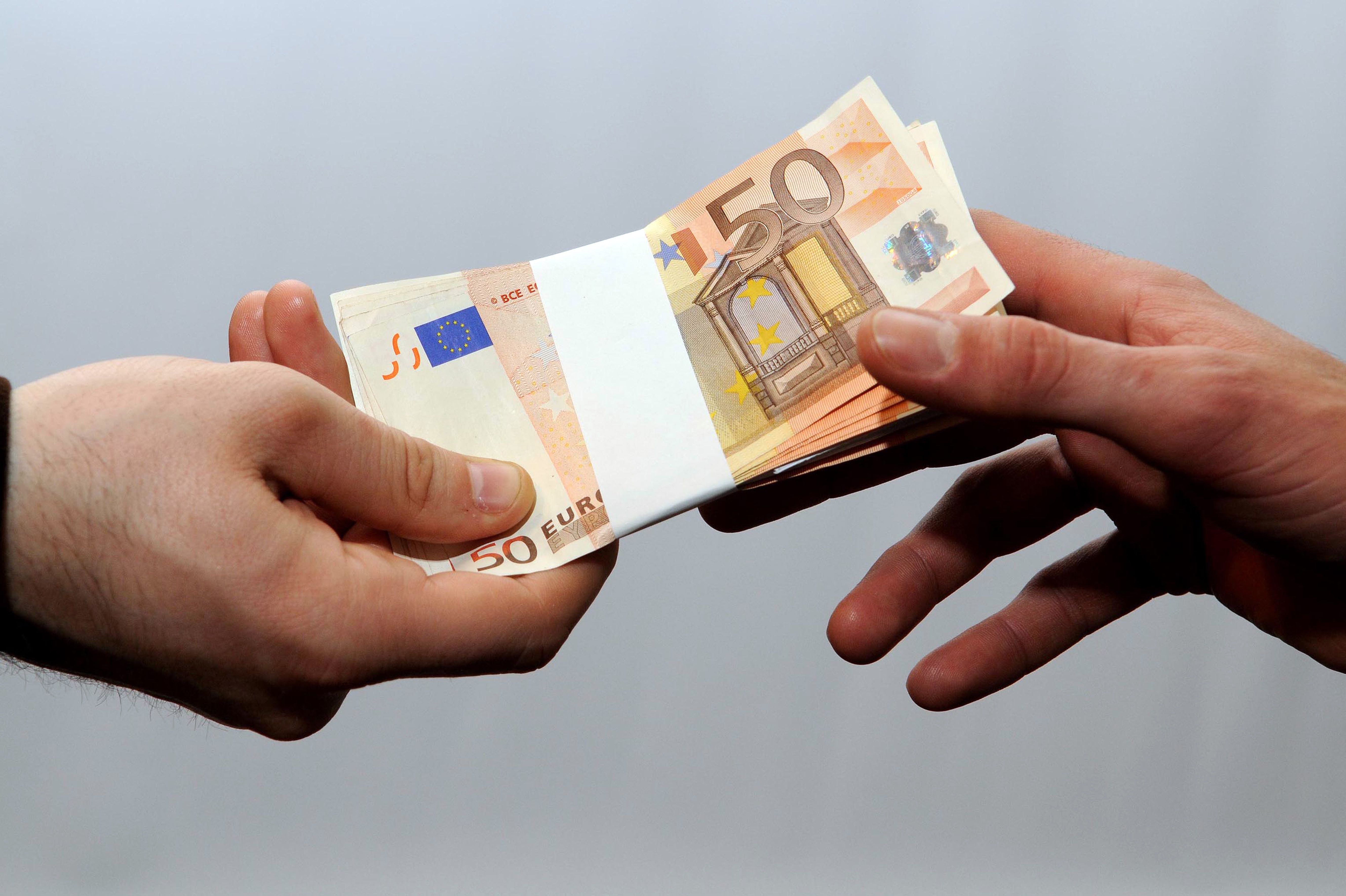 Leul, singura moneda din estul Europei care se devalorizeaza