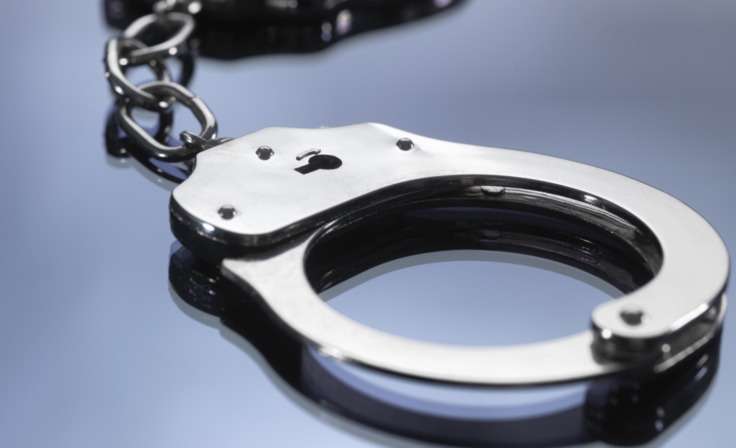 Un bărbat de 72 de ani din Dolj este acuzat că a violat două fetițe de cinci ani