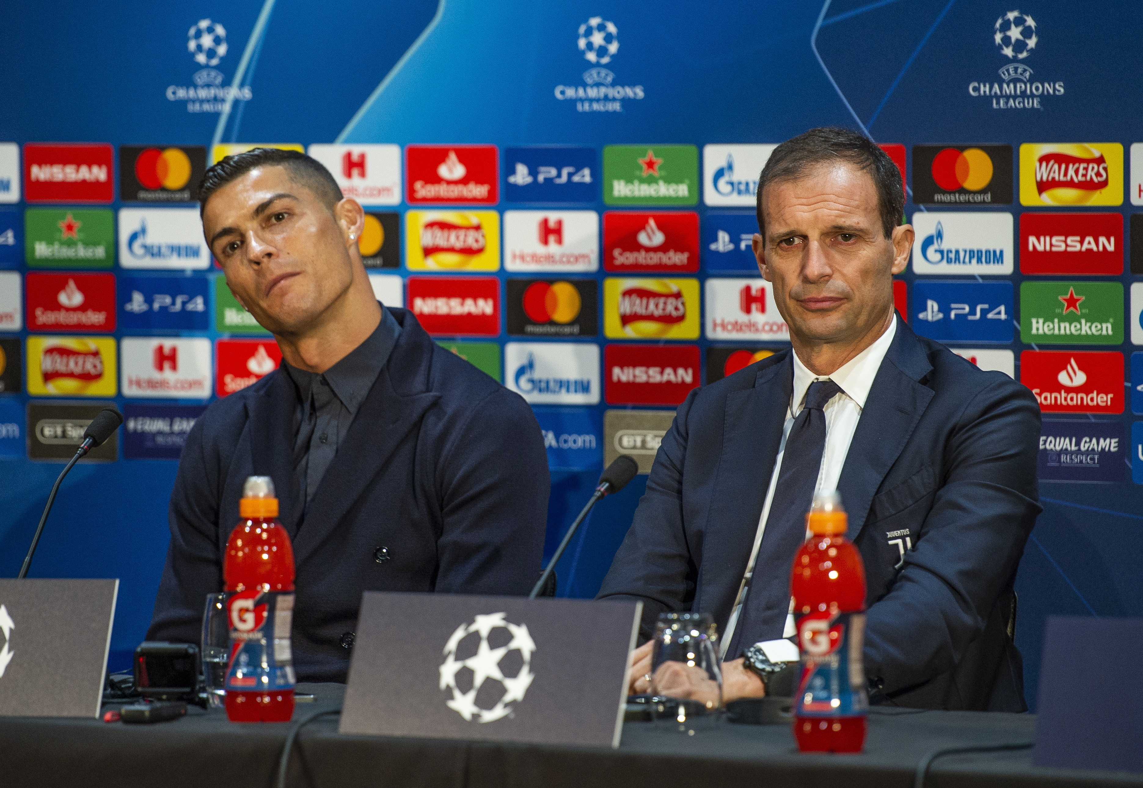 Cum arata ceasul de 2 milioane de euro purtat de Cristiano Ronaldo la o conferinta de presa