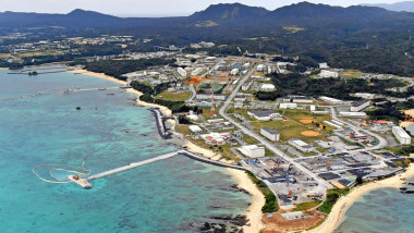 Vederea aeriana deasupra locului in care se afla baza americana din Okinawa.