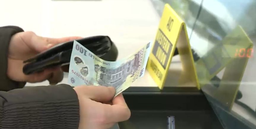Bancile cer si 4,8 lei pentru un euro