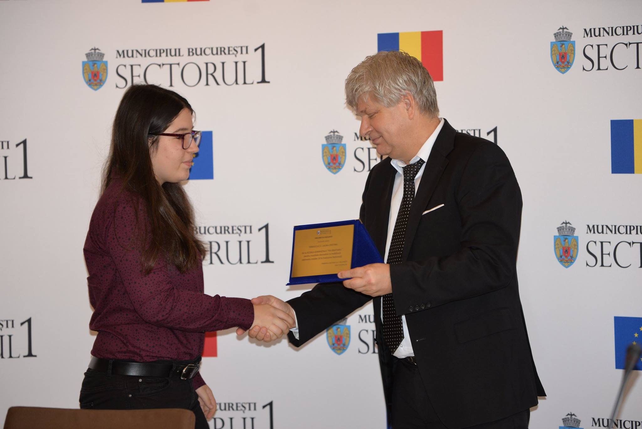 Primaria Sectorului 1 a vrut sa premieze elevii de nota 10 la Bac. Insa copiii au plecat din tara